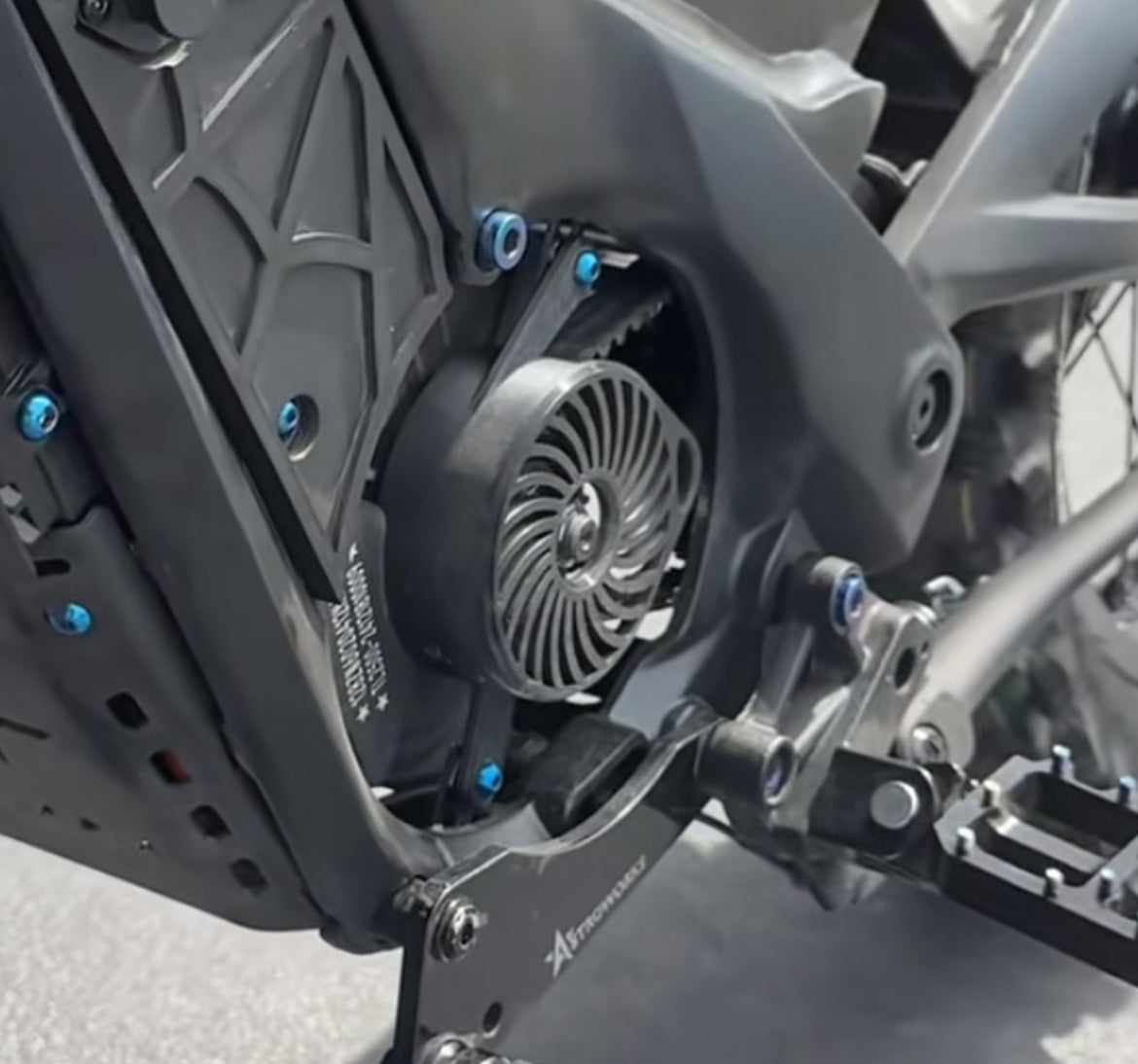 Talaria XXX motor titanium